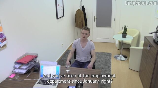 Bigstr - Twink cums in a glass during a casting