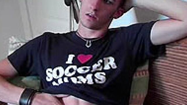 Colby Knox - Solo stroker shows the way he makes his dick explode