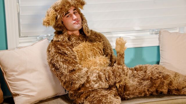 Nextdoor Studios - Muscular man Samuel O'Toole going hard while solo