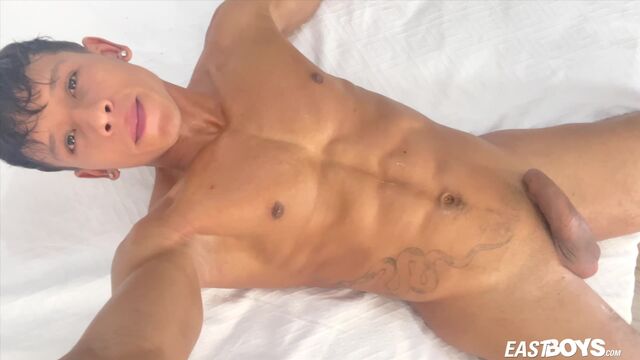 Eastboys - Damond Brown is your perfect young Latin lover