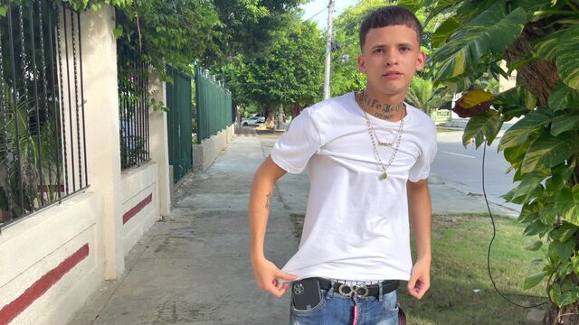 Eastboys - Calvin Junior gets to enjoy handjobs and then some