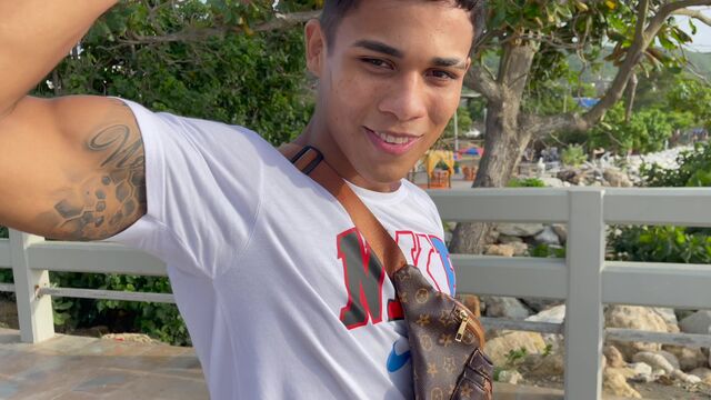 Eastboys - Colombian hottie Lucian Reed flexing a bunch