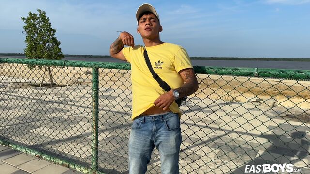 Eastboys - Dani Reynolds flexing and being a huge hottie