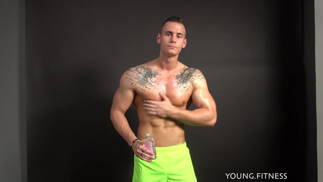 Eastboys - Oily guy showing off his pecs and look HOT