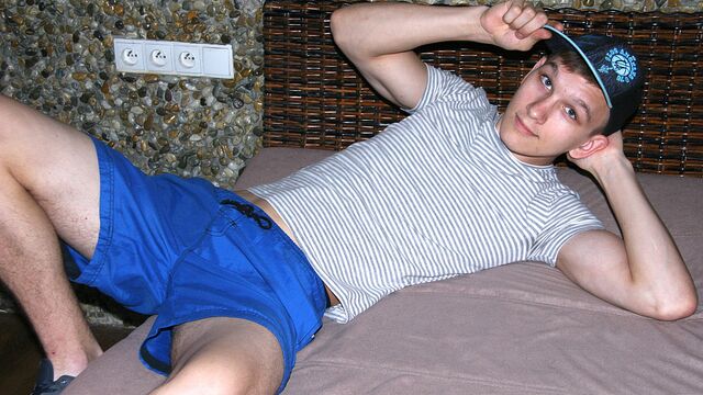 Eastboys - Marc Hughey just quickly jerking off to hot porn