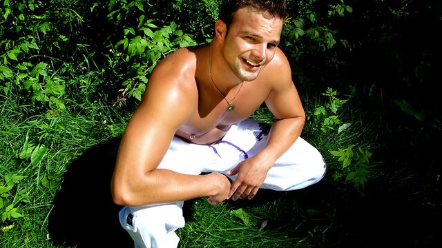 Nextdoor Male - Ricky M is a good-looking guy who strokes real hard