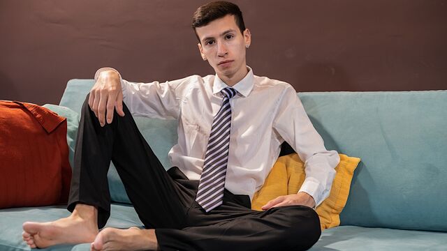 BoyFun - Cesar Rose is jacking off to great results