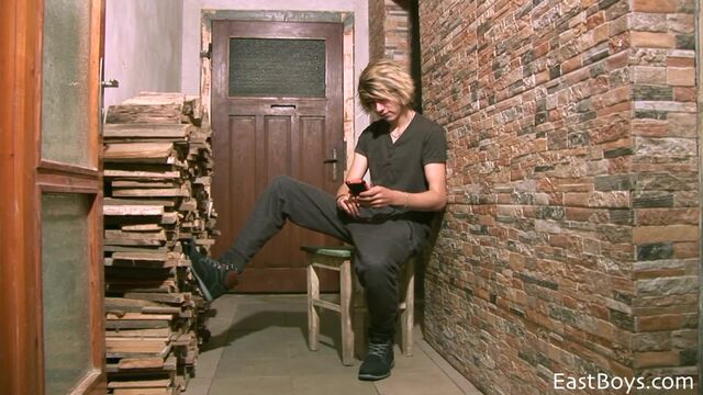 Eastboys - Public pisser and stroker Bryan Kelly shows off for you