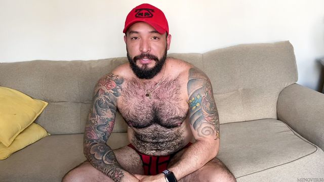 Men Over 30 - Hairy hottie Julian Torres fucked by a machine