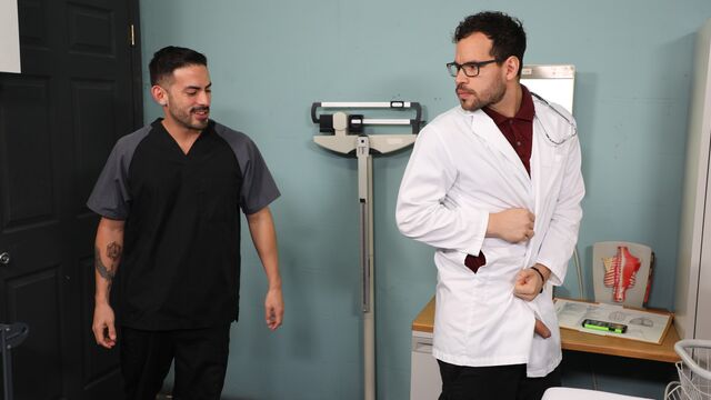Men Over 30 - Cesar Rossi blows and fucks doctor Angel Ventura