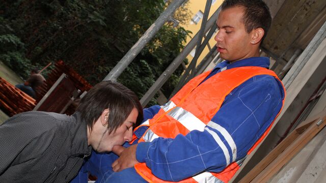 Gay Wire - Public shower anal with Dee and Albert Kroka