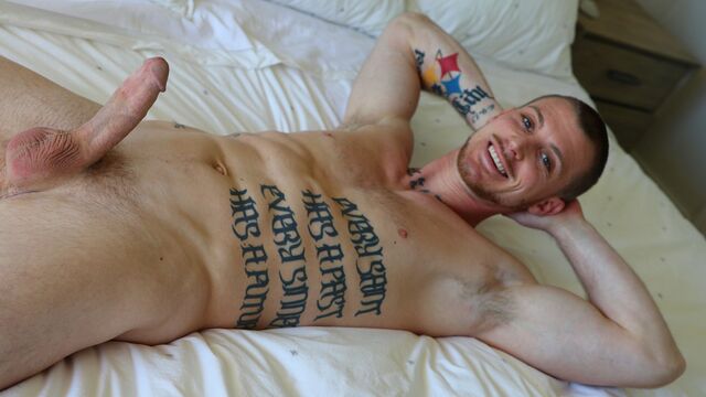 Gay Hoopla - Scrawny hottie Joey Beckham blows a huge load FAST