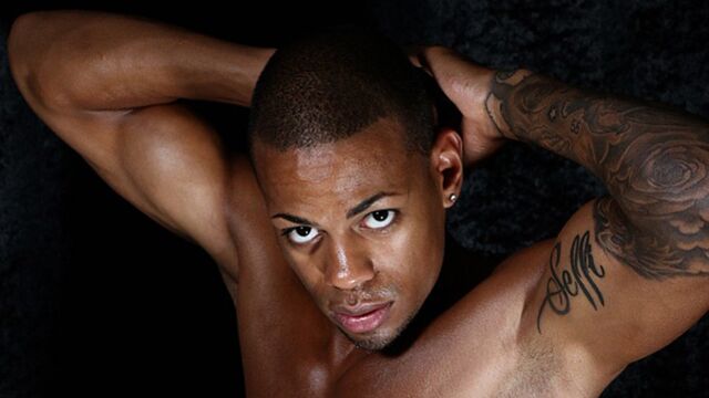 Eastboys - Omar Ali is strong, sexy, oily, and ready to pounce