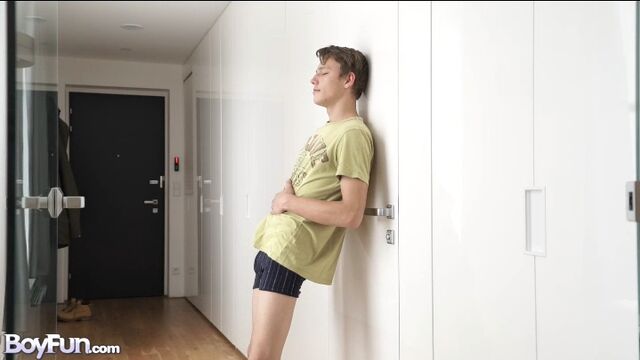 BoyFun - Andrew Green lying on the floor to jerk off fast