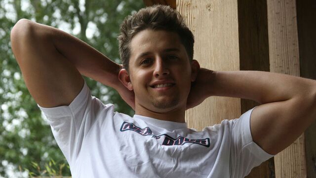 Nextdoor Male - Rey Gold has a nice cock, wants real orgasms