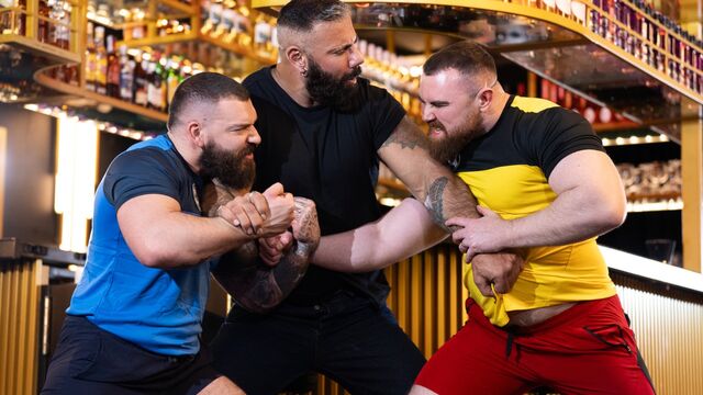 Men.Com - Alex Marte partakes in the latest bar fuck