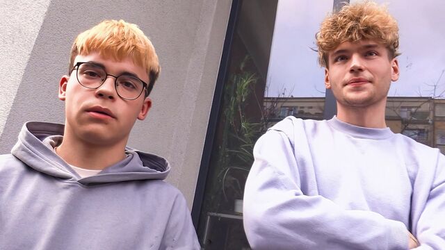 Bigstr - Czech amateur anal spills out into a 3some