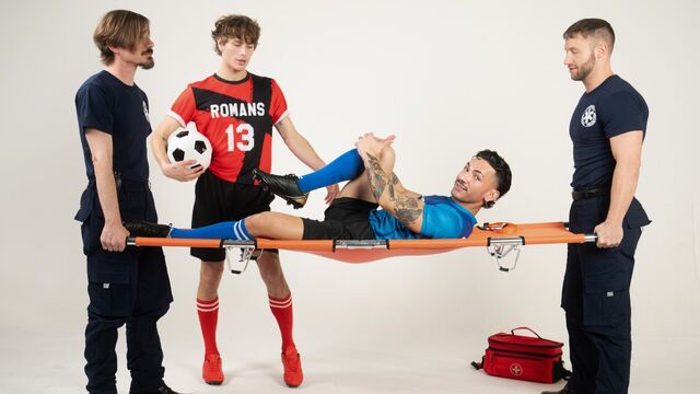 Men.Com - Siren Santiago and Miles Fallon: footballer fucks a physio