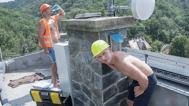 Bromo - Construction workers Dee and Duncan Sheen fuck on the roof