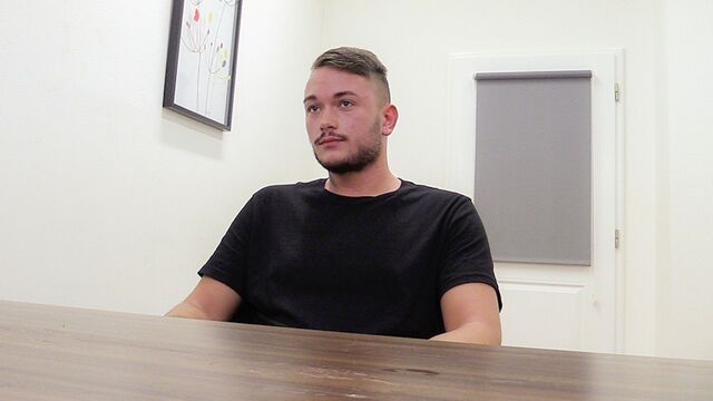 Bigstr - Uncut cock explodes all over that pretty face