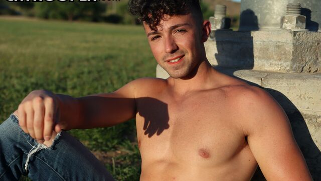 Gay Hoopla - Horny Italian hunk Tommy Angelino cums in a solo video