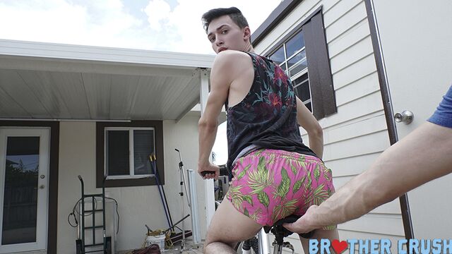 Brother Crush - Keith Ryan and Wesley Woods star in a stepfam threesome video