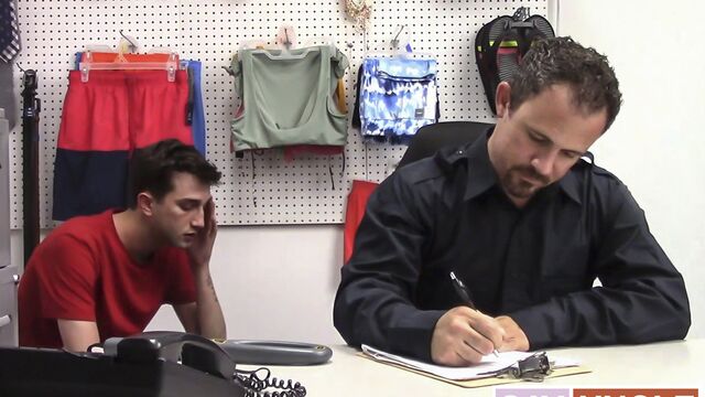 Young Perps - Kai Masters bottoming for a chubby older dude, Jesse Zeppelin