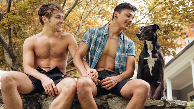 Cocky Boys - Thirsty boys Calvin Banks & Mateo Vice take turns bottoming