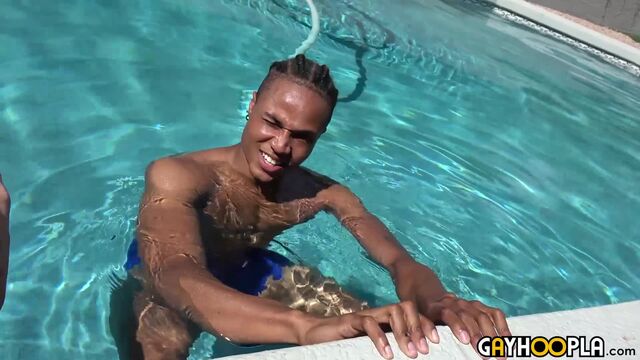 Gay Hoopla - Muscular Baron Wade jerking his BBC in a solo video