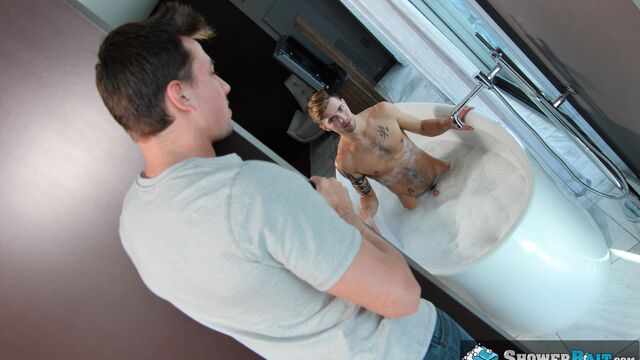 Gay Room - Beautiful bathroom fucking with Casey Everett and Jack Hunter