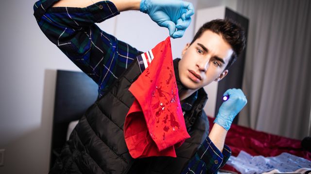 Men.Com - Hilarious video with a forensic flashlight (and Jake Nobello, Raphael Louis)